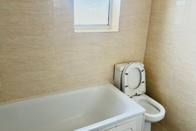 7A, Crayford Way, Dartford photo 4