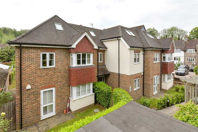 2-bed flat on Outwood Lane, Chipstead, £231,000