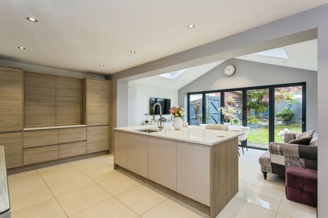 10, Meadowland Close, Leyland photo 2