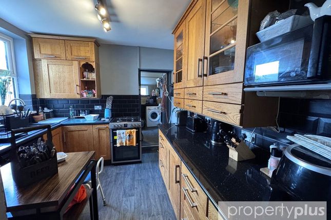 28, Amos Hill, Rhondda Cynon Taff photo 2