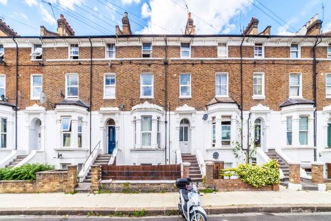 Thumbnail Flat to rent in Oaklands Grove, London