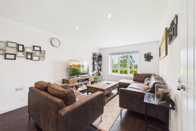 15, Sandown Crescent, Corsham photo 2