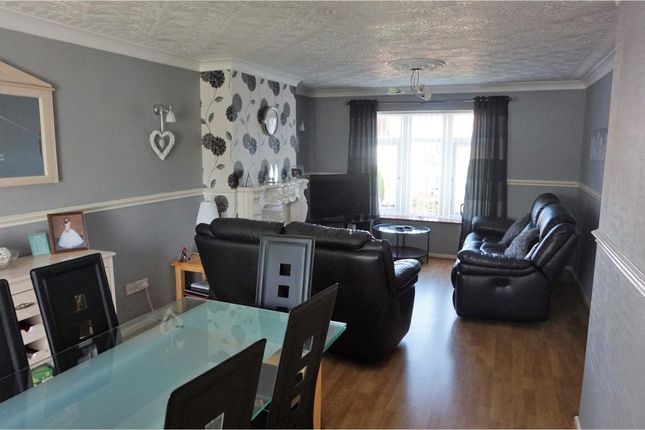 15, Leslie Drive, Tipton photo 4
