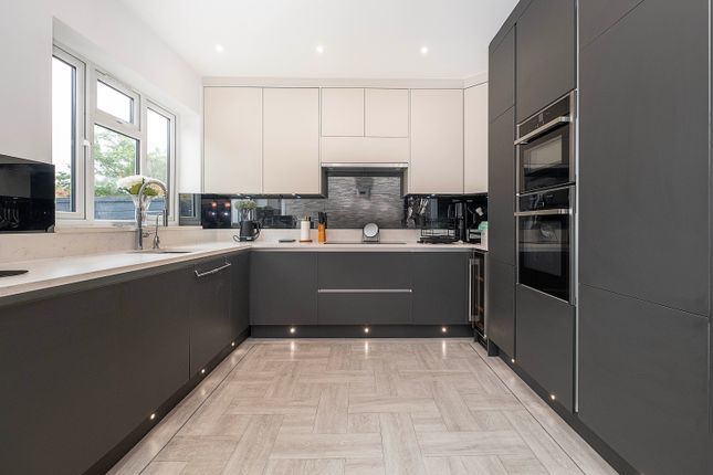309, Haydons Road, London photo 2