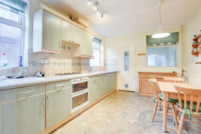 18 Elmsleigh Avenue, Leicester photo 4