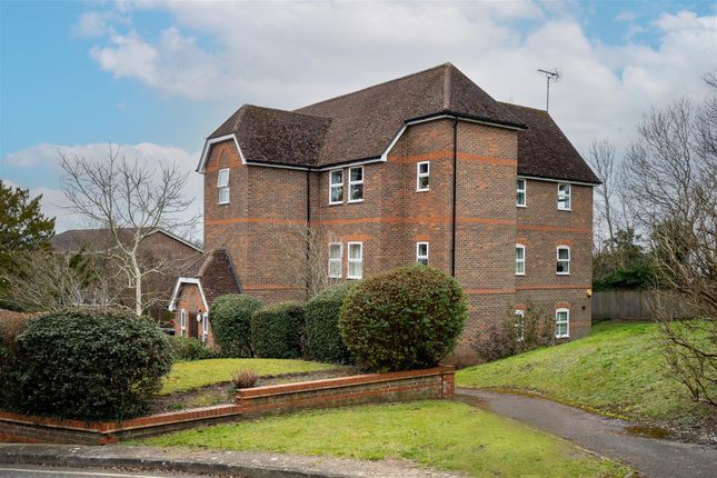 Flat for sale in Malmers Well Road, High Wycombe