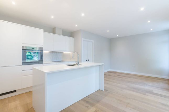 Thumbnail Flat to rent in Cavendish Road, Clapham South, London