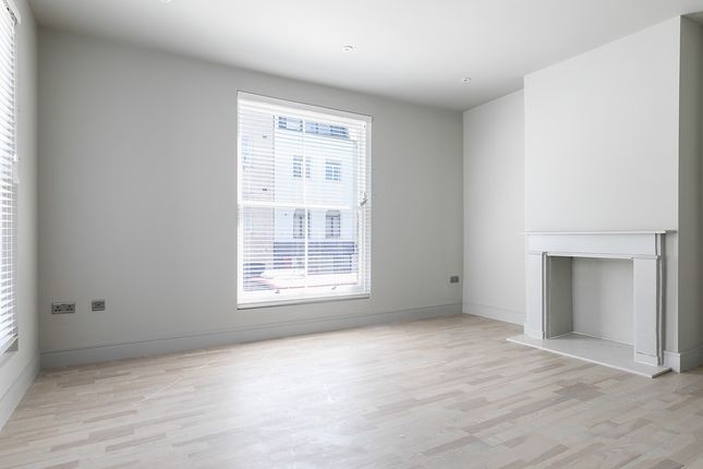 Flat for sale in Kentish Town, London, Greater London