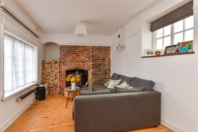 Church Place, Pulborough photo 3