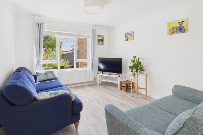 52 Pendine Close, Barry photo 2