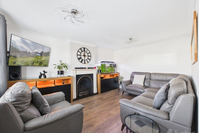 109, Kingfisher Drive, Ely photo 3