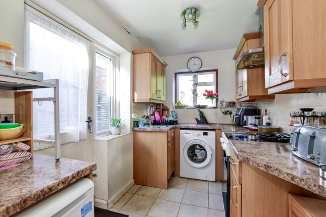 49 Orchard Avenue, Watford photo 5
