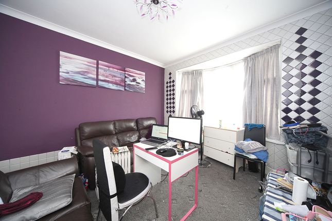 5 Arundel Road, Luton photo 3