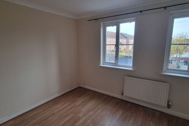 72 Redbourne Drive, London photo 4
