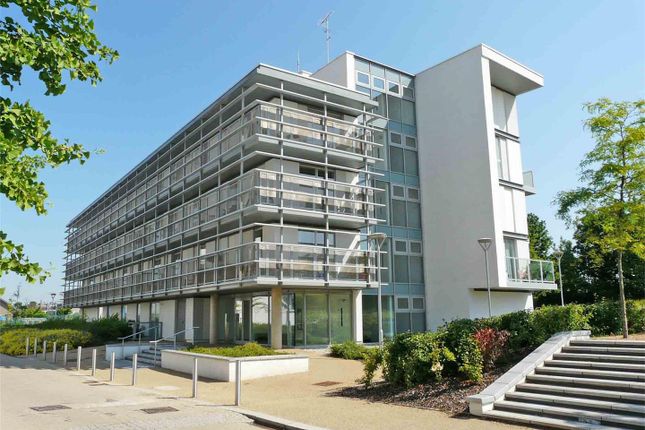 Flat for sale in Kinnear Apartments, New River Village, Hornsey