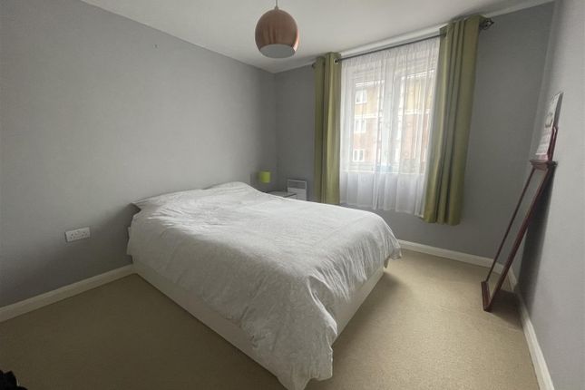 26, Cardinal House, Farnborough photo 3