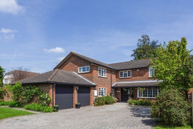Thumbnail Detached house to rent in Latymer Close, Weybridge