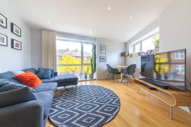 Flat to rent in Grant House, 90 Liberty Street, London