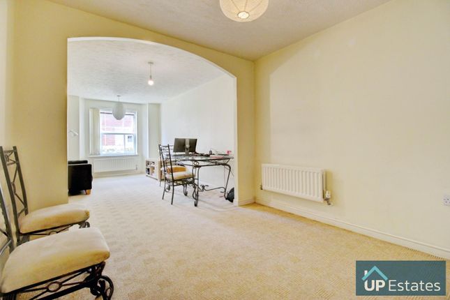 Flat 8 Pipers Court, Beanfield Avenue, Coventry photo 2