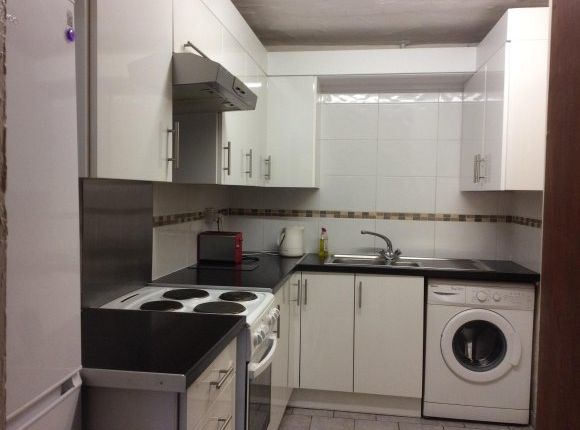 Thumbnail Shared accommodation to rent in Broadway, Pontypridd, Rhondda Cynon Taff