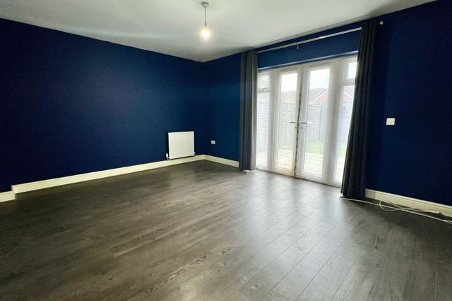 29, Neven Place, Gloucester photo 5