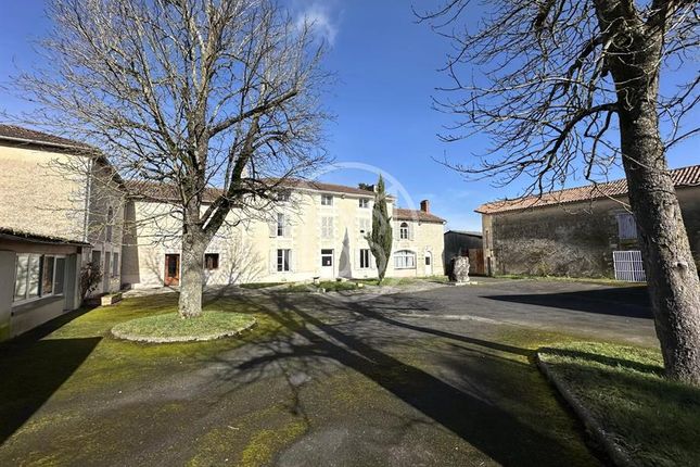 Property for sale in Neuville-De-Poitou, 86170, France, Poitou-Charentes, Neuville-De-Poitou, 86170, France