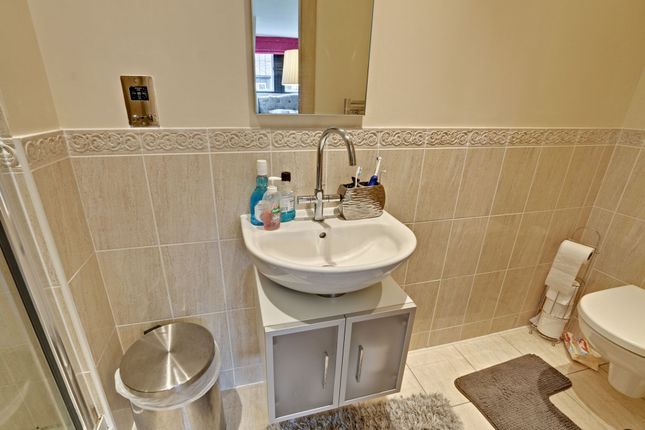 Flat for sale in Cockfosters Road, Hadley Wood