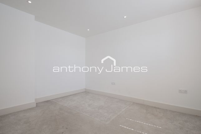 15 Mabel Crout Court, 20 Lingfield Crescent, London photo 3
