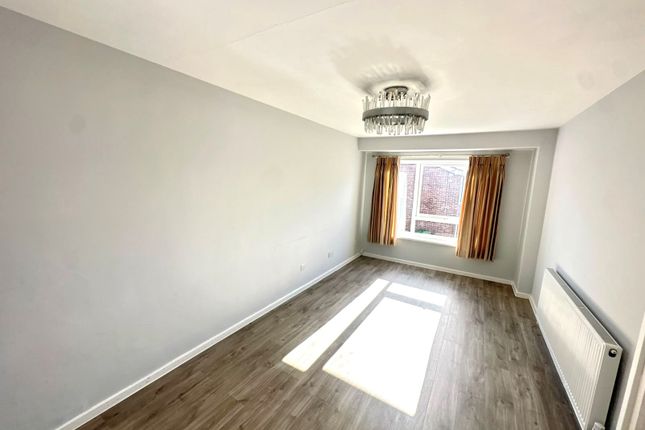 10 The Heys, Wharfedale Drive, WIRRAL photo 3