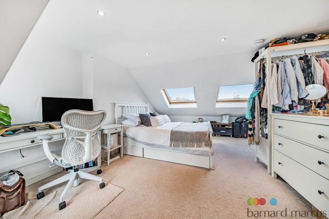 Flat for sale in Steerforth Street, London