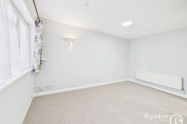 3 Harriet Way, Bushey photo 5
