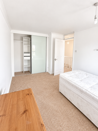 453, Canterbury Way, Stevenage photo 5