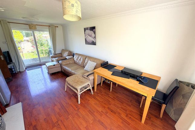 24, Stalbridge Walk, Corby photo 4
