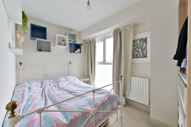 Flat for sale in Leinster Avenue, East Sheen, London
