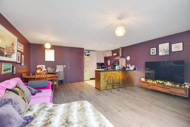 39, Metropolitan House, Brentford photo 4