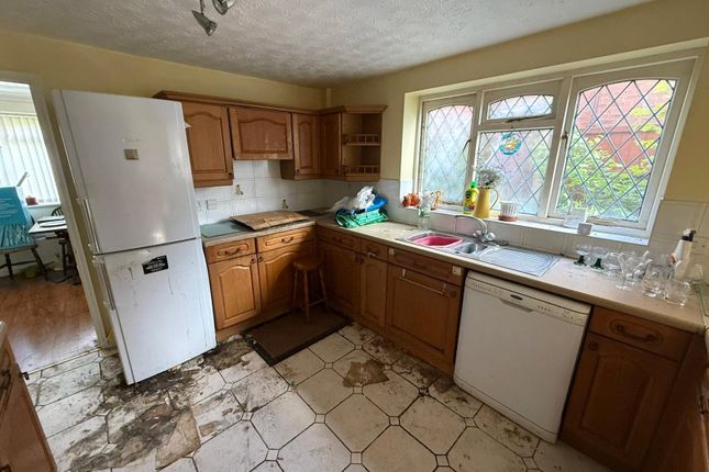 2, Selby Close, Merseyside photo 3