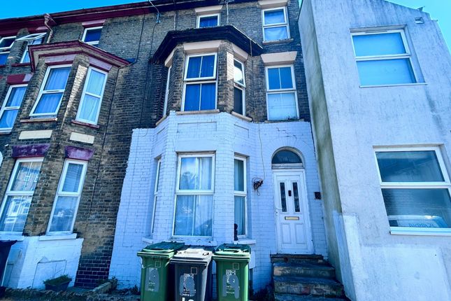 19, Kent Square, Great Yarmouth photo 3
