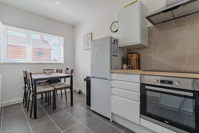 8 Browns Blue Close, Markfield photo 4
