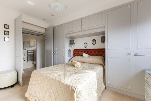 5, Embry Close, Stanmore photo 4