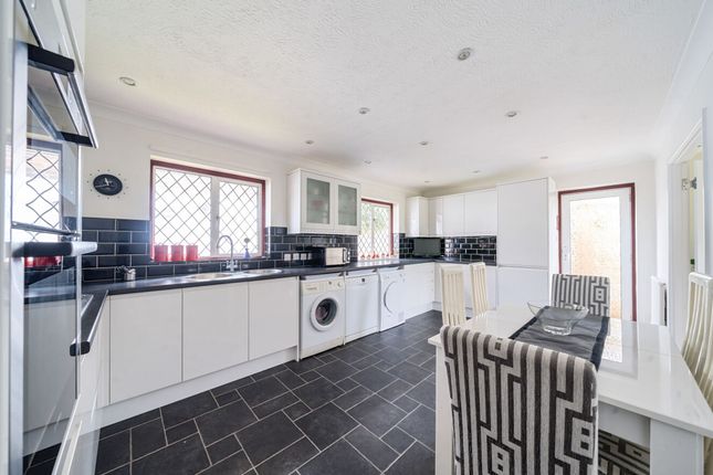 11 Lodge Close, Bognor Regis photo 3