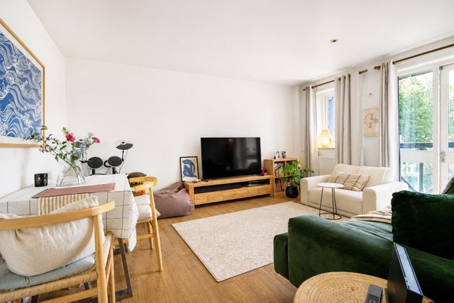13 Shire Place, The Ham, Brentford photo 3