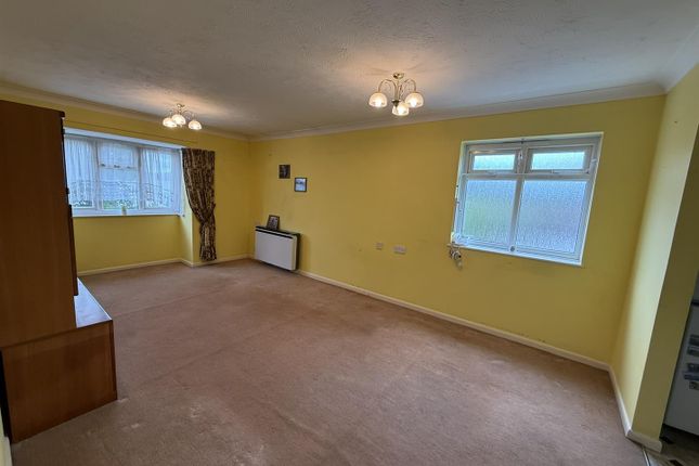 Flat 36, Fairbanks Lodge, Furzehill Road, Borehamwood photo 2