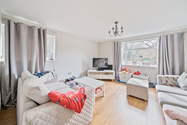 Flat for sale in Barnes Close, Bitterne, Southampton, Hampshire
