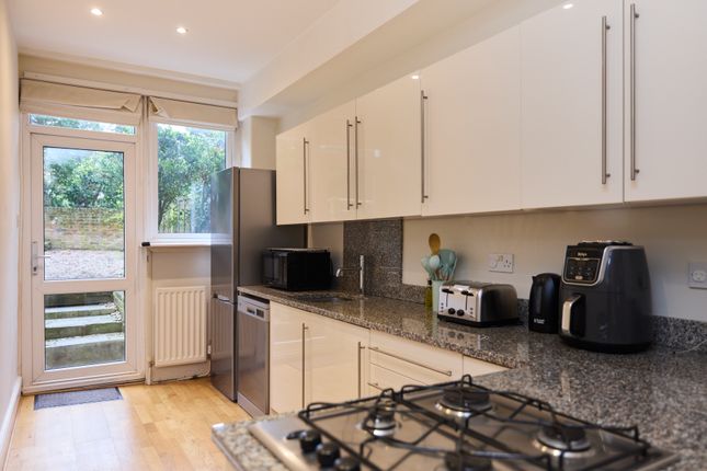 Kitchen 1.Jpeg