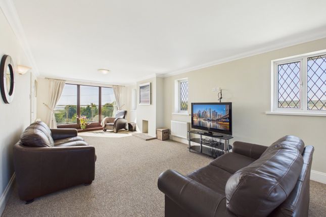 120, Beach Road, Sand Bay, Weston-Super-Mare photo 3