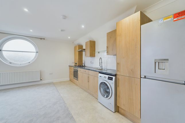 6, Owen Court, Horsham photo 5