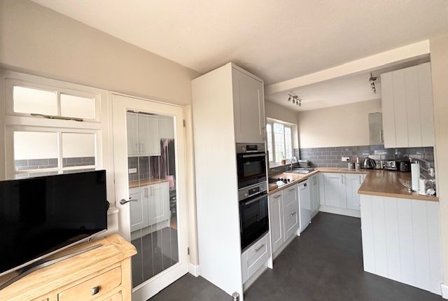 38 Park Lane, Selsey photo 3