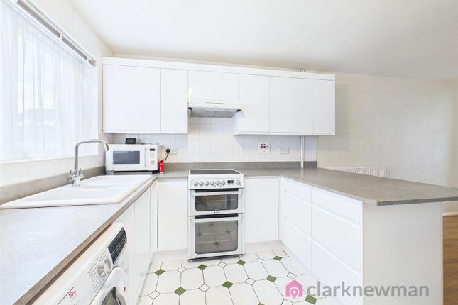 20, Hull Grove, Harlow photo 4