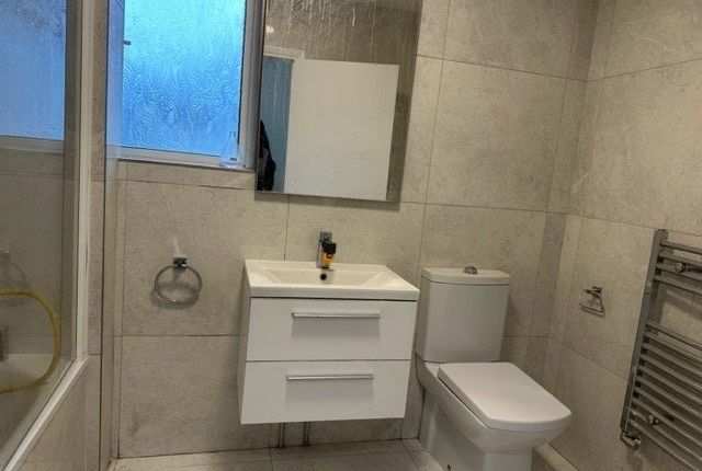 330b, Alexandra Park Road, London photo 3