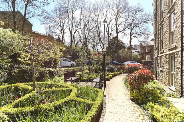 27, Warburton Court, Uppermill photo 2